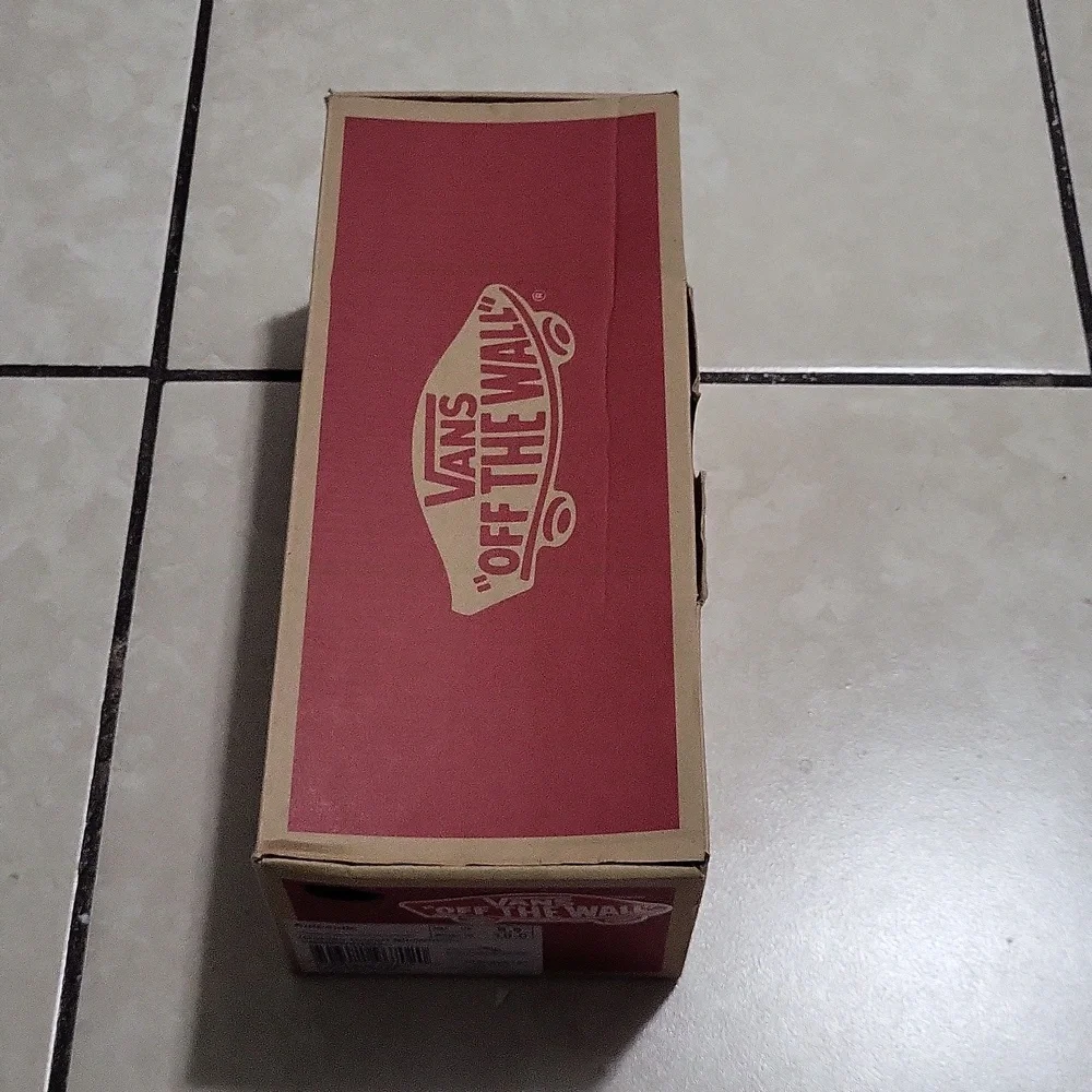 Vans - Picture 10 of 10